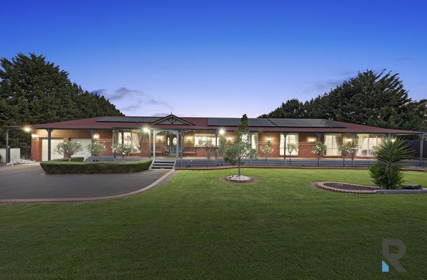 33 King William Court, Wallan