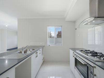 4 Woodloes Street, Piara Waters