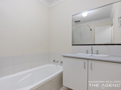 1 / 54 Esperanto Way, Westminster