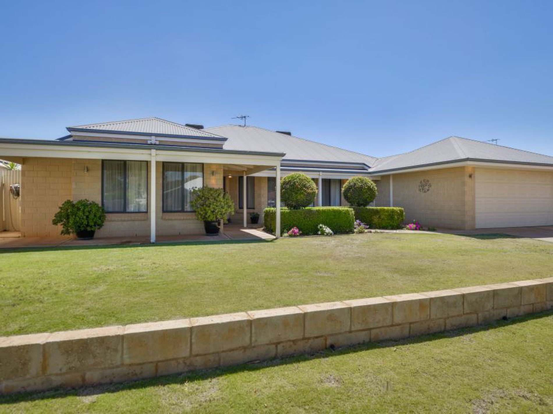 16 Vitali Crescent, Somerville