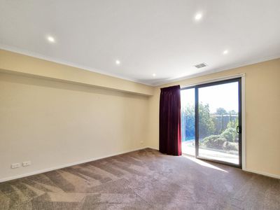 54 Amsterdam Avenue, Tarneit