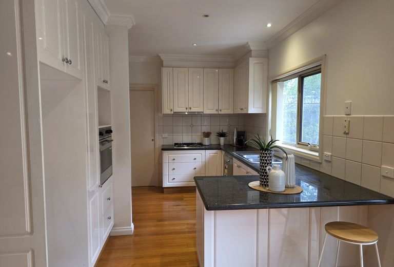 2/23 Barbara Avenue, Glen Waverley