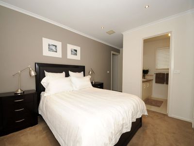 1 / 58 Kanooka Grove, Clayton