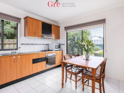 1 / 128 Boldrewood Parade, Reservoir