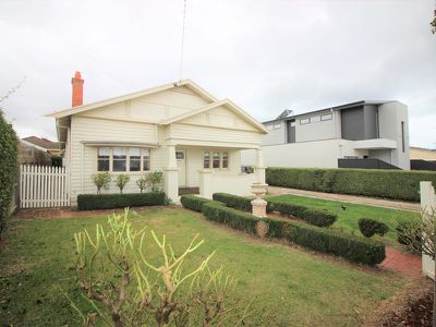 246 Autumn Street, Manifold Heights