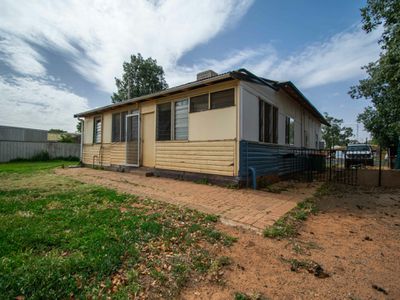 194 Cathundril Street, Narromine