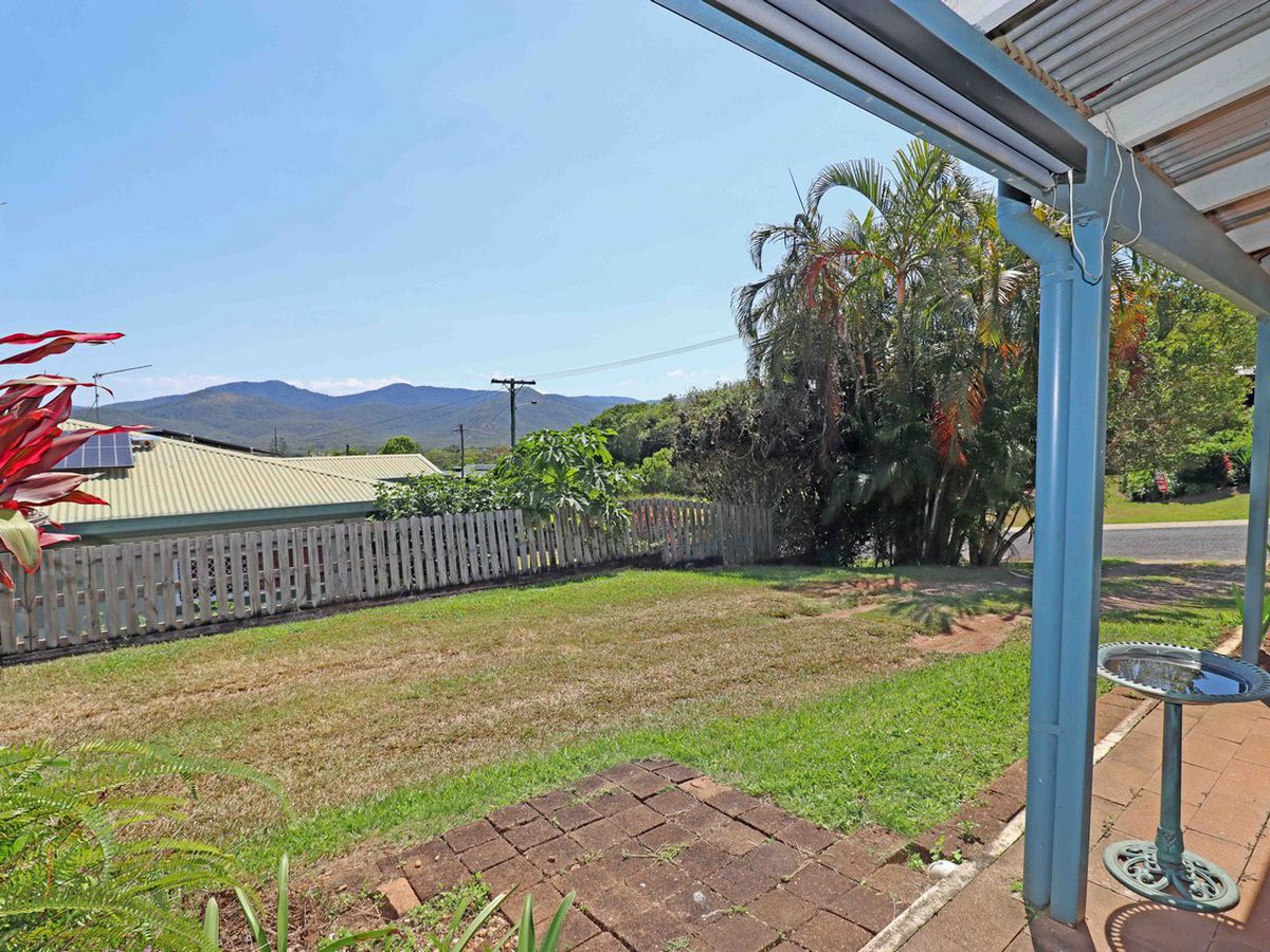 7 Centenary Drive, Atherton