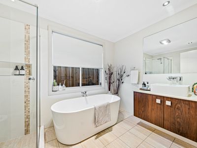 27 Coobowie Drive, The Ponds