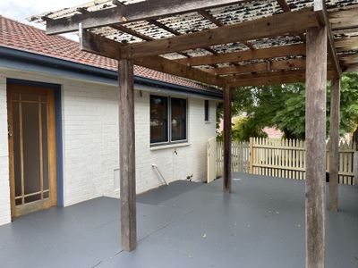 2 / 33 The Avenue, Belmont