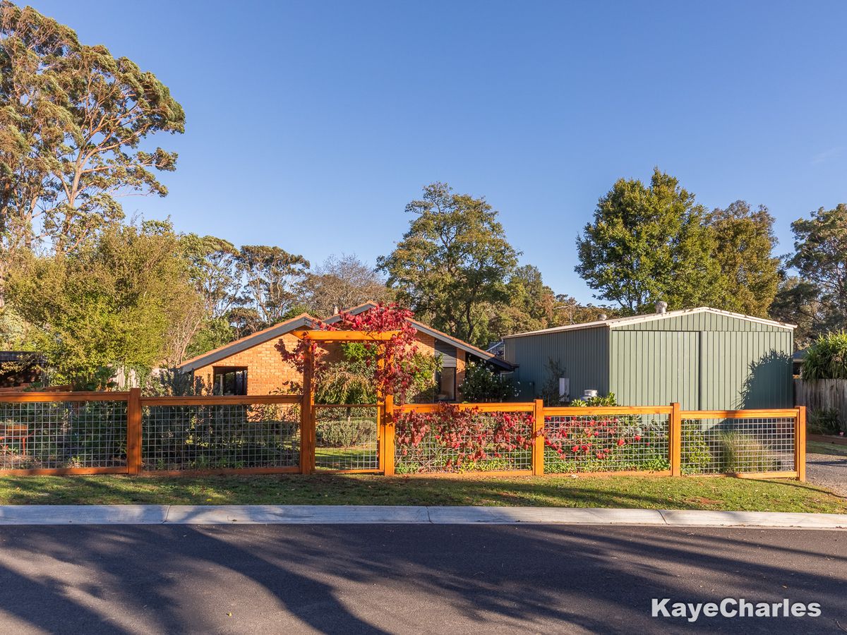 2 Young Street, Beaconsfield Upper