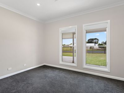11  Angus Drive , Failford
