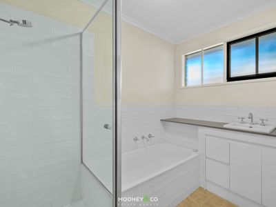 2 Norwood Court, Cranbourne