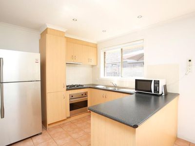 15 Lan Avenue, Altona Meadows
