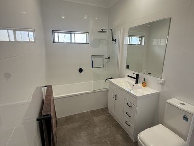 11 Cheney Road, Parkes