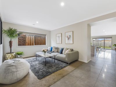 17 Chevrolet Road, Cranbourne East