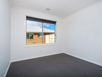 24 ASHBURTON CIRCUIT , Wodonga
