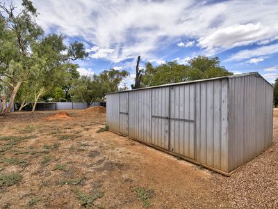 160 WREN STREET, Longreach