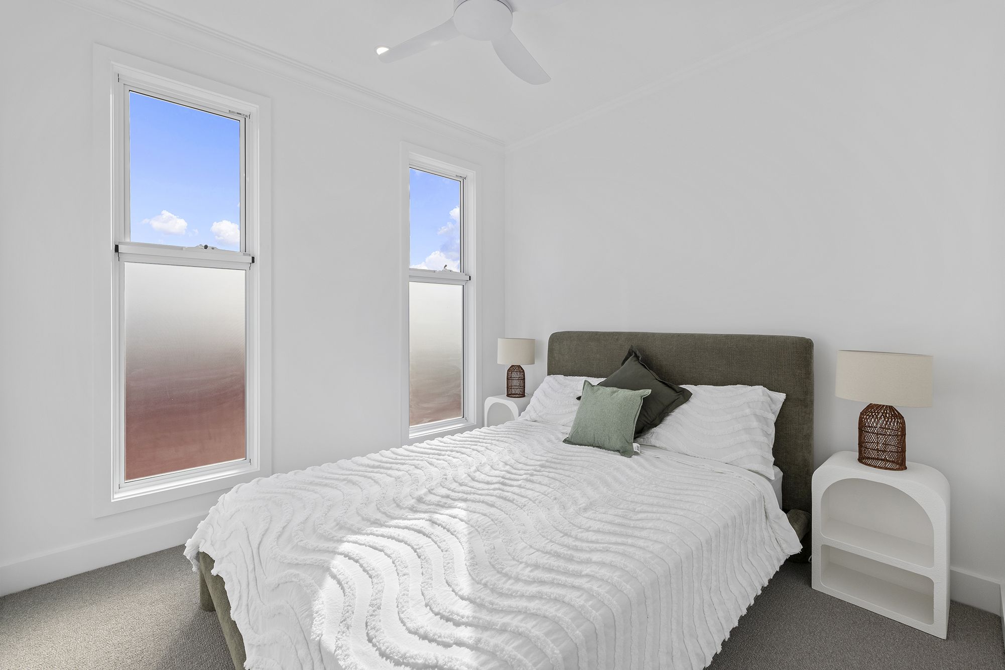 2 / 14 Victor Avenue, Paradise Point