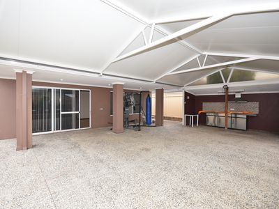22 Irvine Parade, Hammond Park