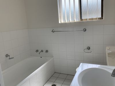 2 / 7 Windle Street, Lake Illawarra