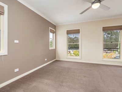 12 MCEVOY LANE, Yackandandah