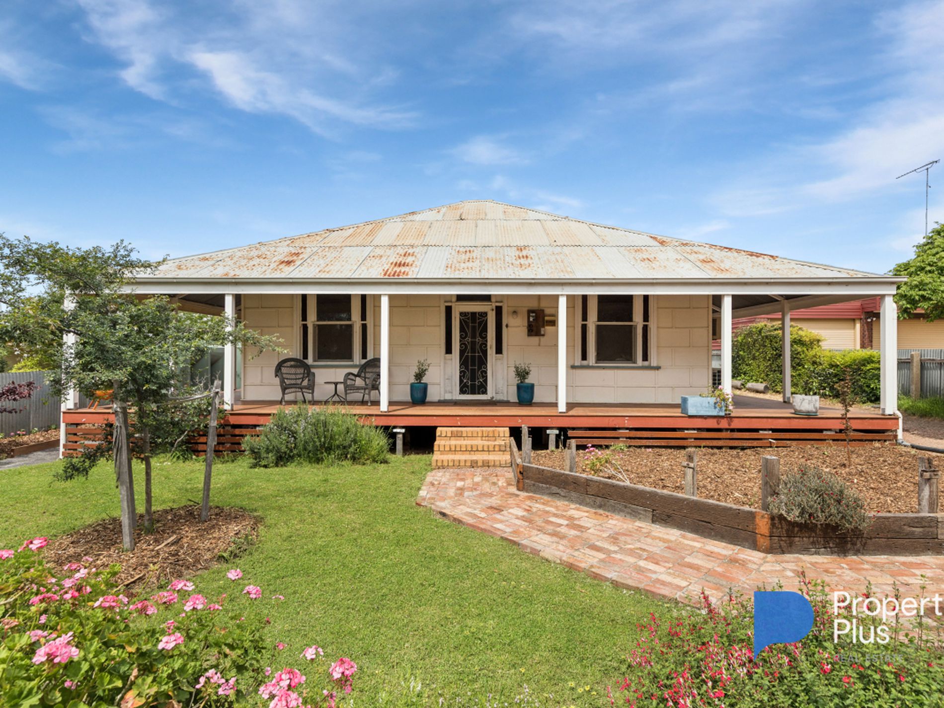 7 WINDSOR AVENUE, Charlton