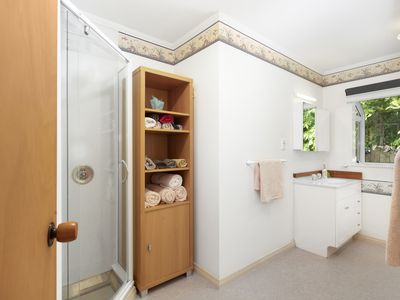 23 Renown Road, Raumati South