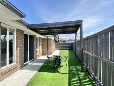 2 Drop Walk, Wyndham Vale