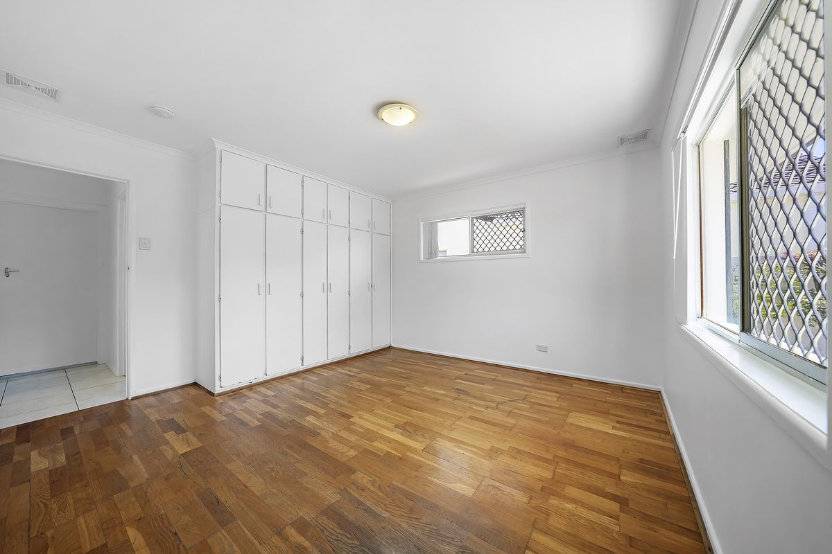 72 Monaco Street, Broadbeach Waters