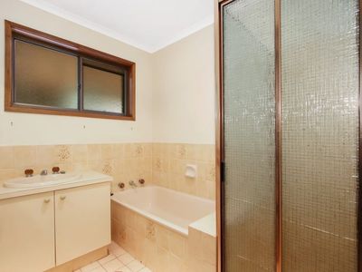 53 Pell St, Howlong