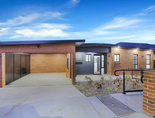 BRAND NEW STUDIO - WALK TO STATION AND NEW METRO
