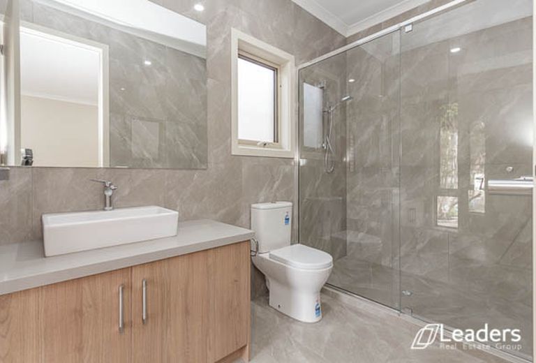 1 / 4 BOX AVENUE, Forest Hill