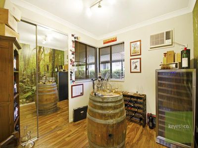6 Barwin Court, Douglas