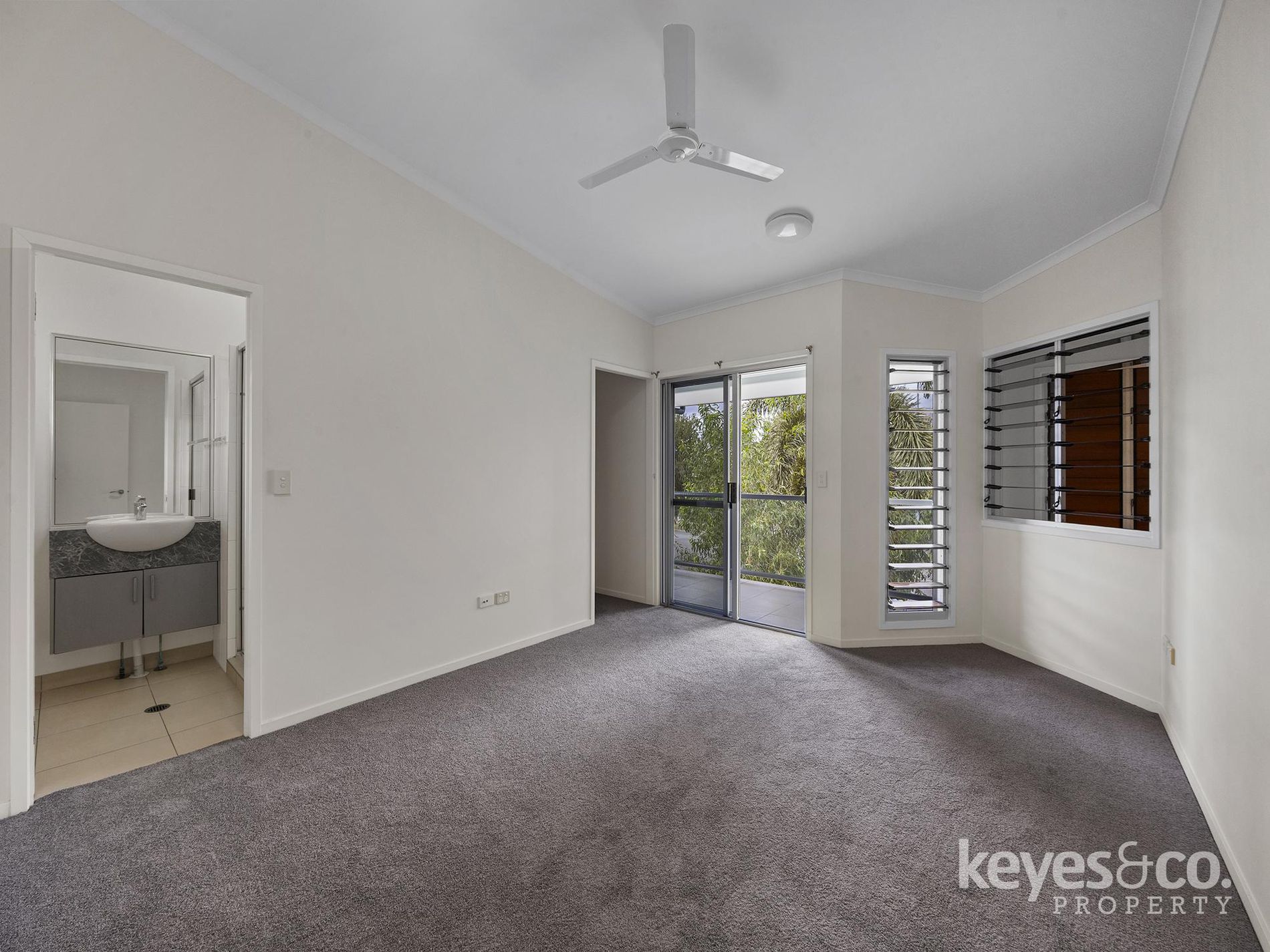 213 Riverside Boulevard, Douglas
