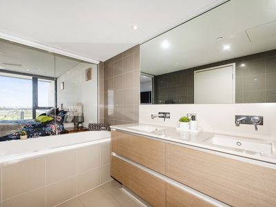 701 / 96 Bow River Crescent, Burswood