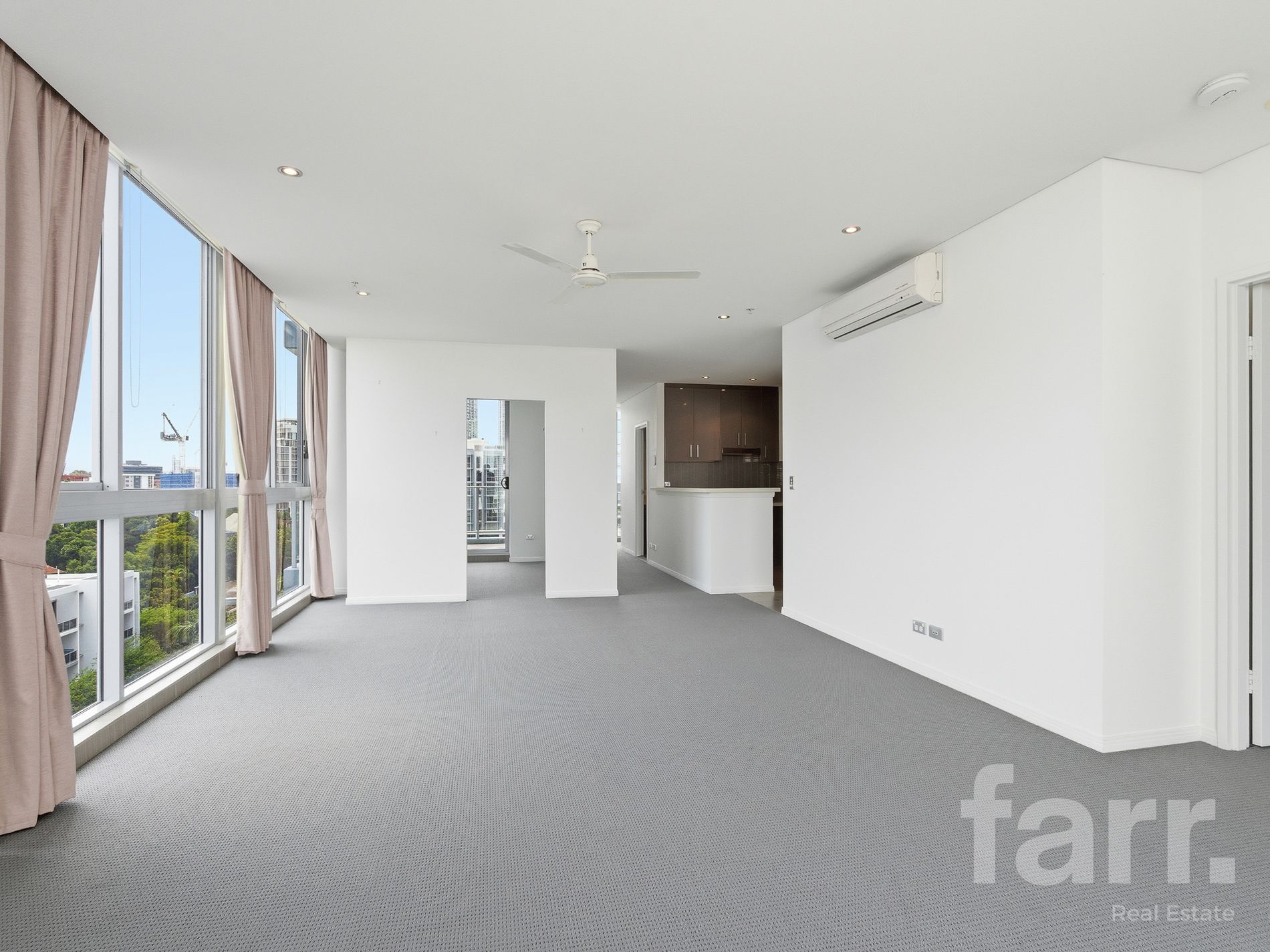 1101 / 4 Como Crescent, Southport