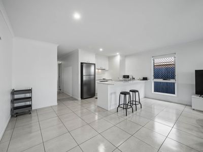 1&2 / 9 Como Place, Waterford West