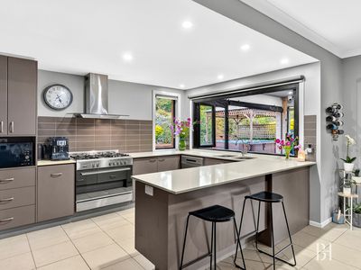 9 Olive Tree Court, Kilmore