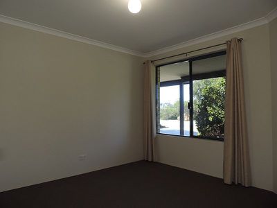 11 St Quentin Parkway, Alexander Heights