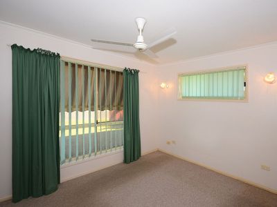 4 TWOLYN STREET, Urangan