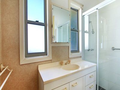 27 Lakeview Parade, Primbee
