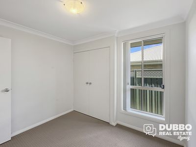 24 Dalbeattie Crescent, Dubbo