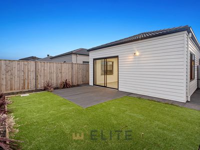 12 Australorp Drive, Clyde North