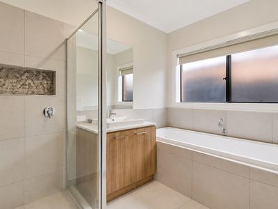 117 Oldbridge Boulevard, Weir Views