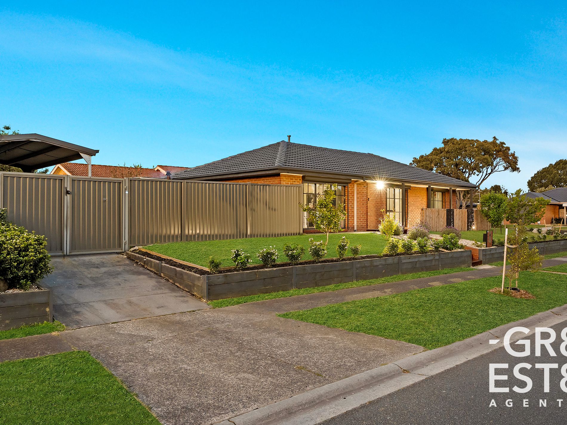 27 Lansell Drive, Cranbourne North