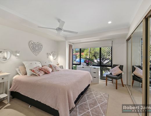 UNIQUE DUAL LIVING AT ITS BEST image 16