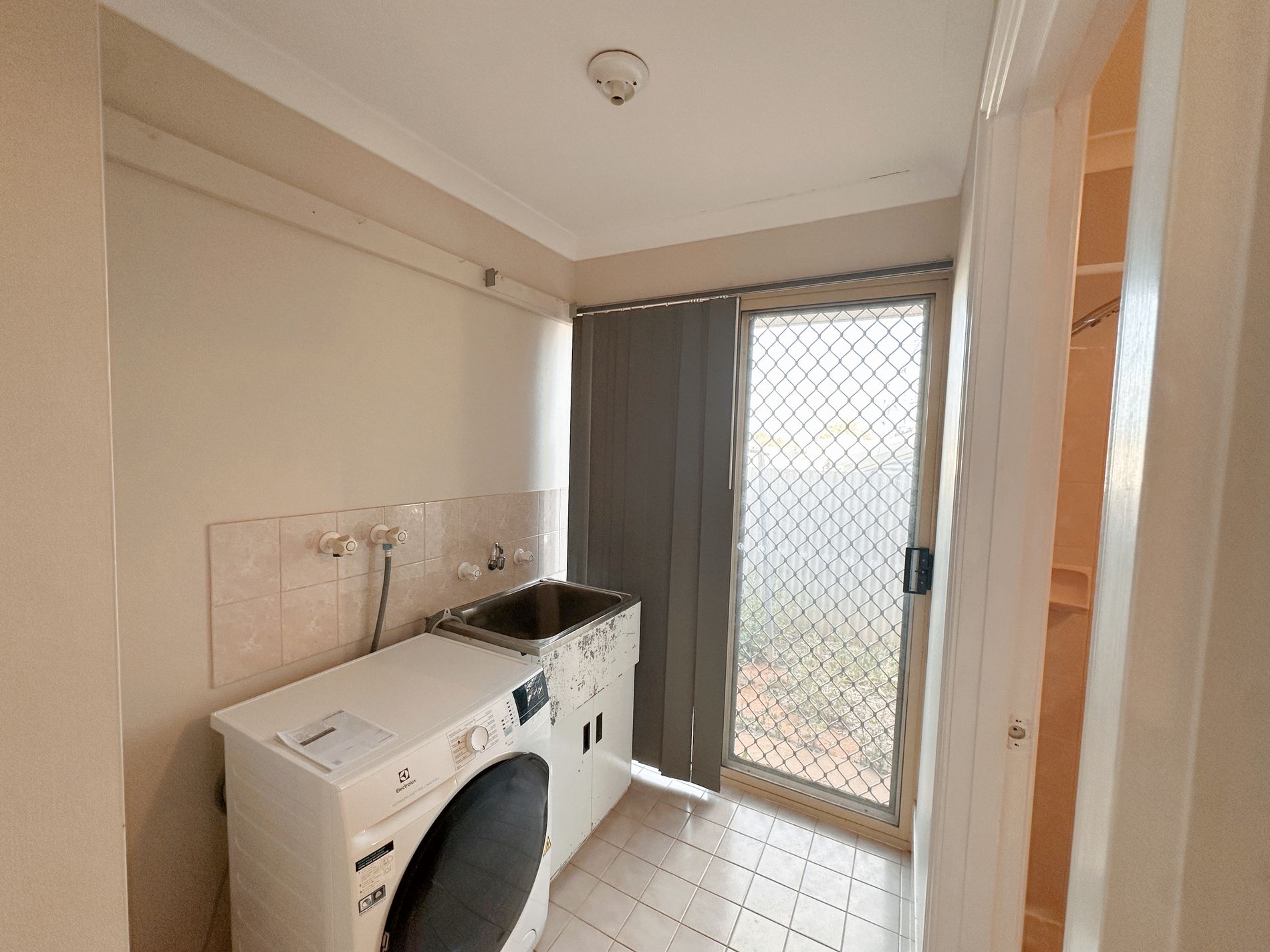 2 / 3 Kitchener Road, Kalgoorlie