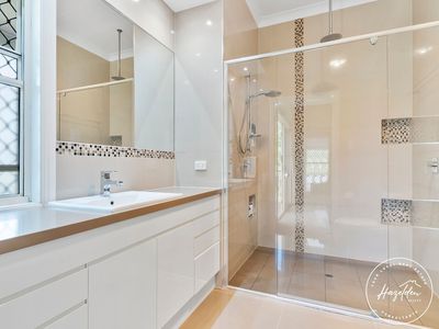 27 Jordana Place, Glass House Mountains