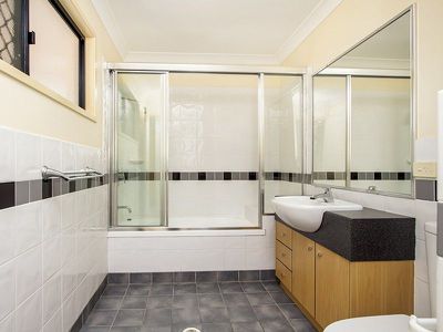 4 / 5 View Street, Chermside
