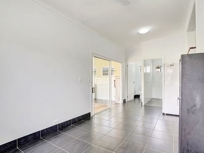 27 Meyer Ave, Wangan